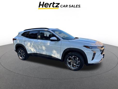 Used 2025 Chevrolet Trax LT image 1