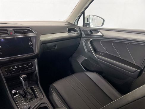 Used 2024 Volkswagen Tiguan SE AWD/4WD image 23