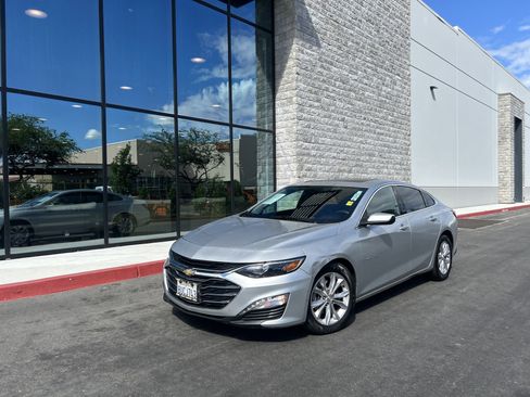 Used 2019 Chevrolet Malibu LT image 2
