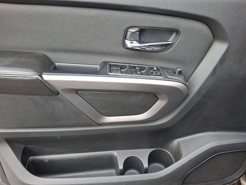 Used 2015 Nissan Titan SV w/ SV Value Truck Package image 17