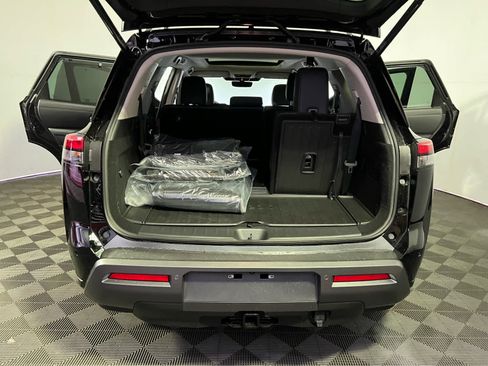 New 2026 Nissan Pathfinder Platinum image 18