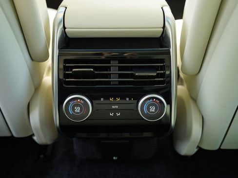 Used 2025 Land Rover Range Rover SE AWD/4WD image 37