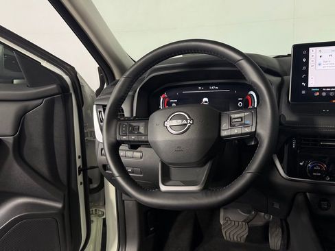 Used 2025 Nissan Rogue SL w/ Tech Package FWD image 12