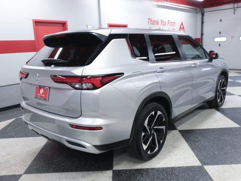 Used 2024 Mitsubishi Outlander SE image 7