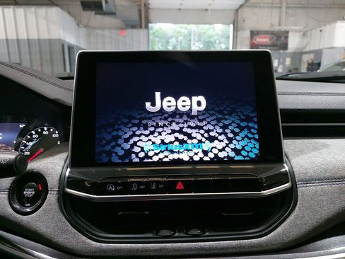 Used 2022 Jeep Compass Latitude AWD/4WD image 19