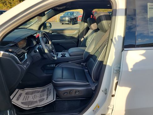 New 2025 GMC Acadia Denali w/ LPO, Floor Liner Package image 11