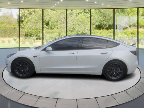 Used 2021 Tesla Model 3 Standard Range Plus image 8