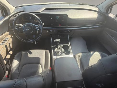Used 2025 Kia Carnival FWD image 34