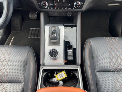 Used 2024 Mitsubishi Outlander SEL AWD/4WD image 11