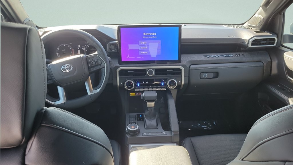 Used 2025 Toyota Tacoma Limited AWD/4WD image 10