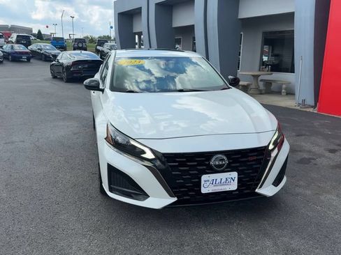 Used 2023 Nissan Altima 2.5 SR w/ SR Premium Package AWD/4WD image 9