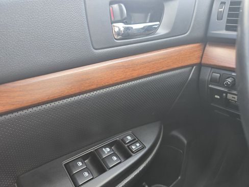 Used 2013 Subaru Outback 3.6R Limited image 33