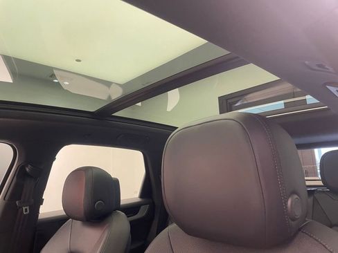 Used 2025 Porsche Cayenne image 17