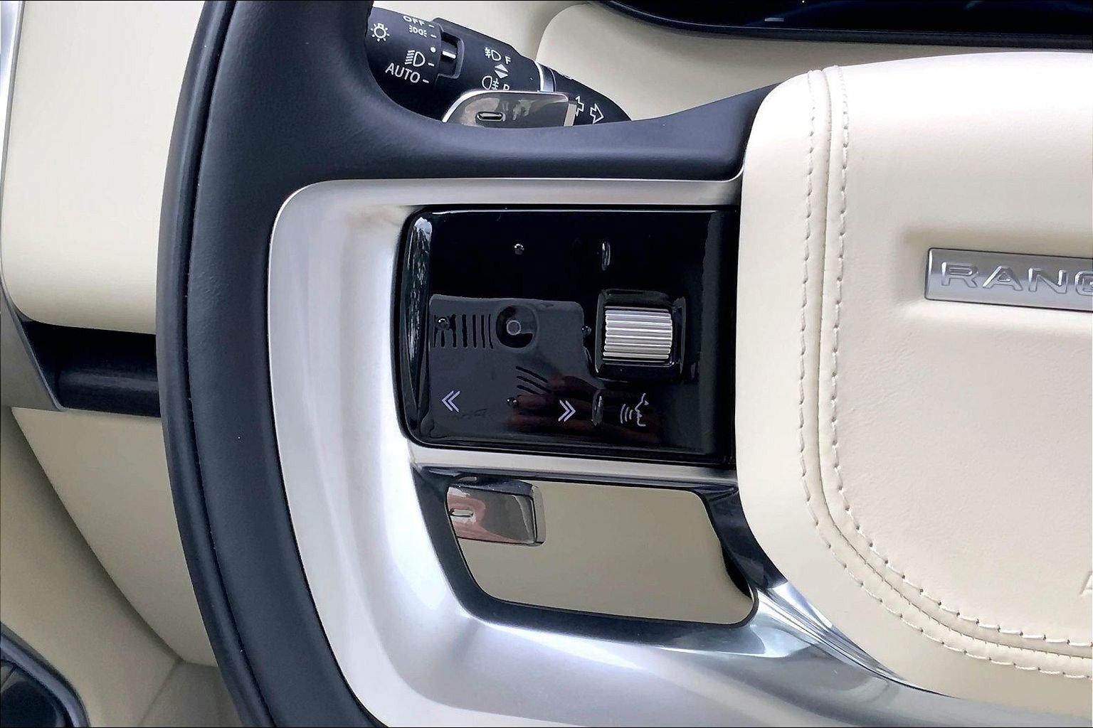 Certified 2024 Land Rover Range Rover SE AWD/4WD image 22