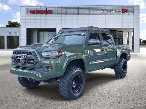 Used 2021 Toyota Tacoma TRD Sport AWD/4WD image 3