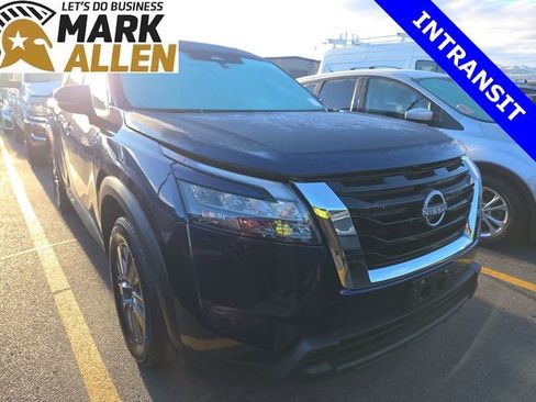 Used 2025 Nissan Pathfinder SV image 1