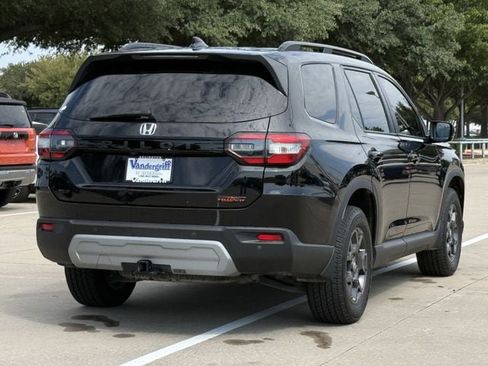Used 2025 Honda Pilot TrailSport image 4