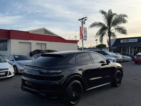 Used 2023 Porsche Cayenne GTS w/ Premium Package Plus AWD/4WD image 3