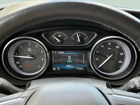 Used 2019 Buick Envision Essence FWD image 23
