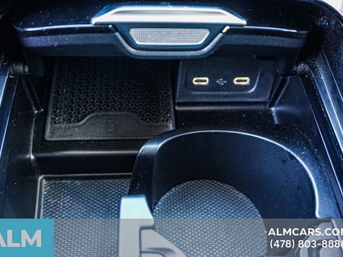 Used 2025 Mercedes-Benz C 300 Sedan image 39