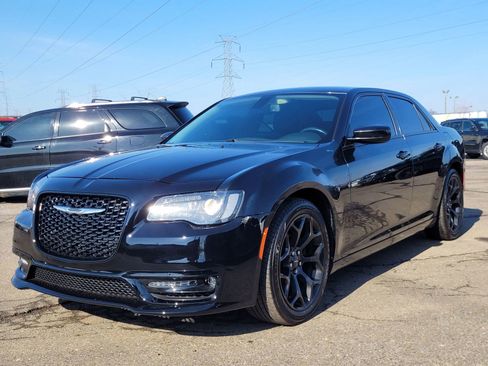 Used 2019 Chrysler 300 Touring w/ Sport Appearance Package RWD image 19