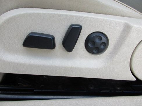 Used 2015 Volkswagen Eos Executive FWD image 24