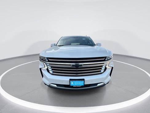 Used 2024 Chevrolet Suburban High Country image 3