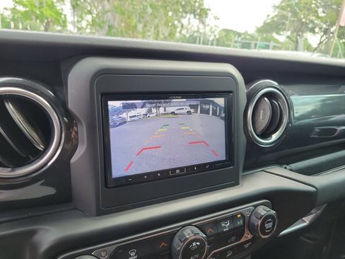 Used 2020 Jeep Wrangler Unlimited Sahara AWD/4WD image 30