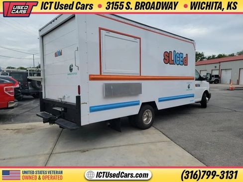 Used 2018 GMC Savana 3500 Extended w/ Driver Convenience Package RWD image 3
