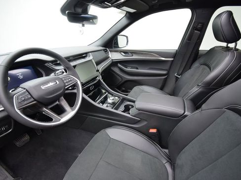 New 2026 Jeep Grand Cherokee 4WD image 32