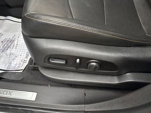 Used 2020 Chevrolet Equinox Premier image 12