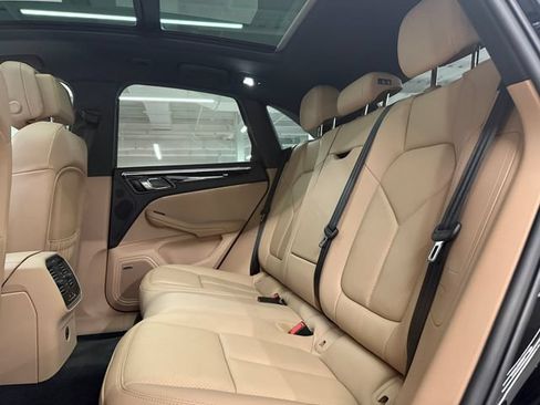 Certified 2026 Porsche Macan AWD/4WD image 32