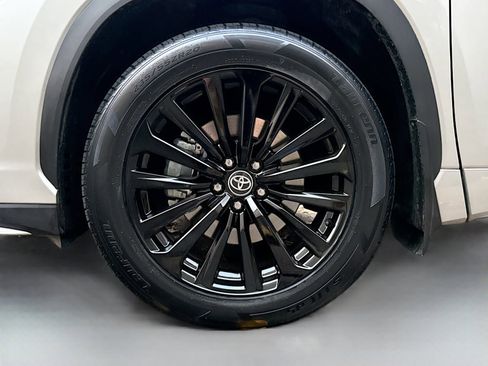 Used 2022 Toyota Highlander XSE image 32