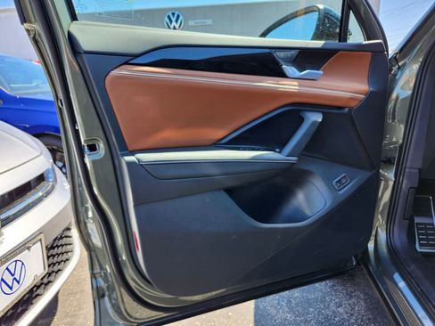 New 2026 Volkswagen Tiguan SEL R-Line AWD/4WD image 10