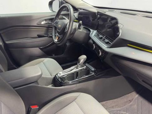 Used 2024 Chevrolet Trax LT w/ Driver Confidence Package FWD image 13