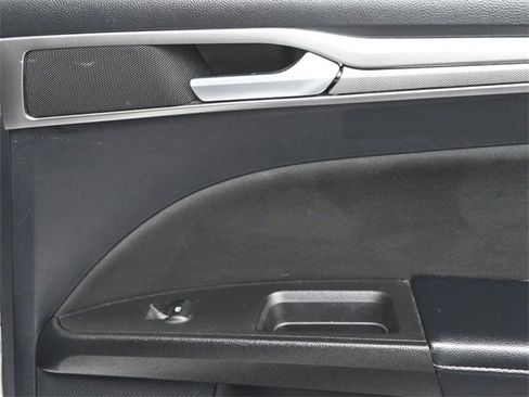 Used 2019 Ford Fusion SE image 30