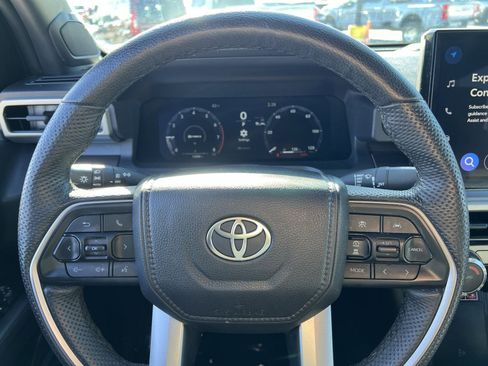 Used 2025 Toyota Tacoma TRD Off-Road image 16