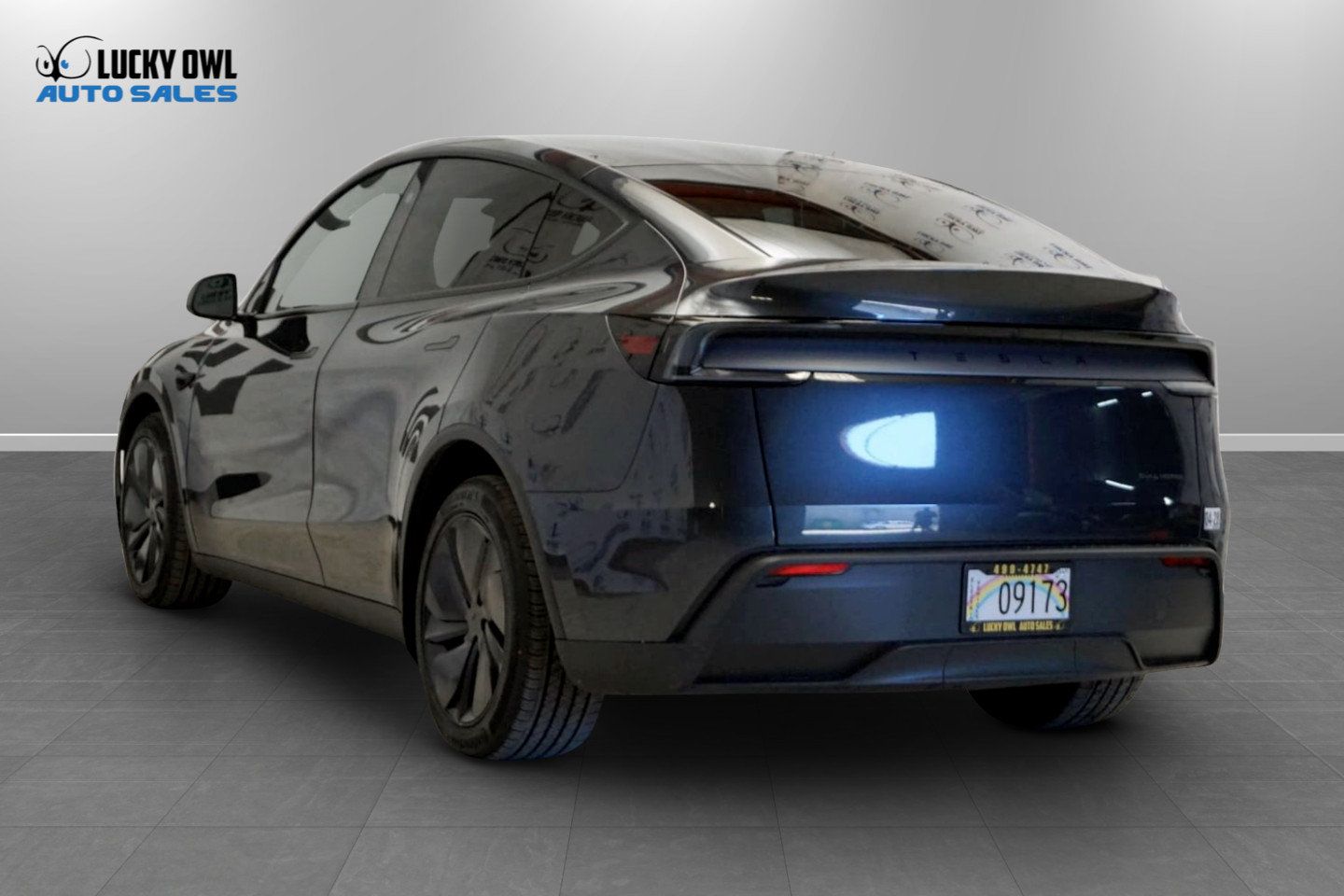 Used 2026 Tesla Model Y AWD image 5