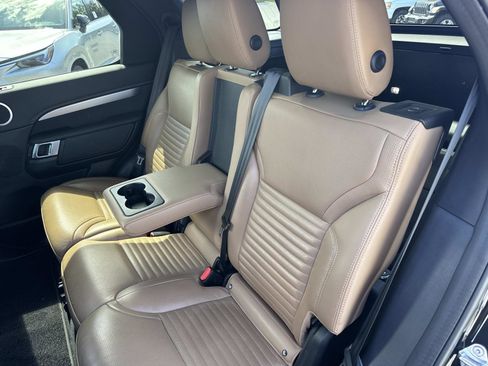 Used 2024 Land Rover Discovery Dynamic SE AWD/4WD image 14