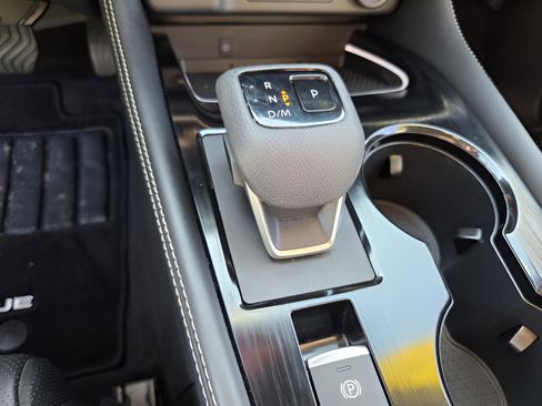 Certified 2024 Nissan Rogue Platinum image 28