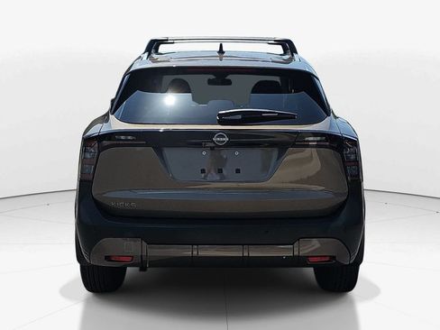 Used 2026 Nissan Kicks SV w/ SV Premium Package FWD image 7