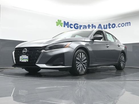 Used 2024 Nissan Altima 2.5 SV image 6