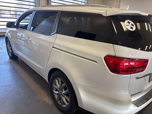 Used 2019 Kia Sedona EX FWD image 6
