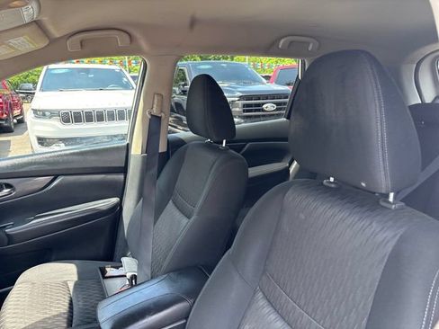 Used 2017 Nissan Rogue SV AWD/4WD image 9