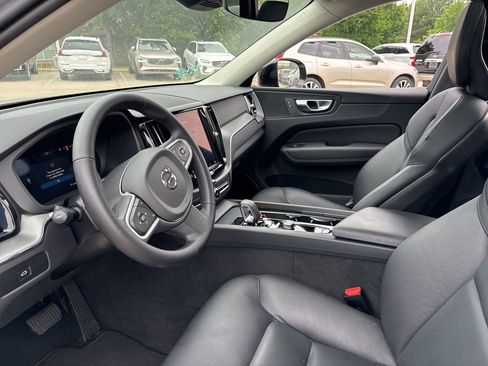 Certified 2025 Volvo XC60 B5 Core image 18
