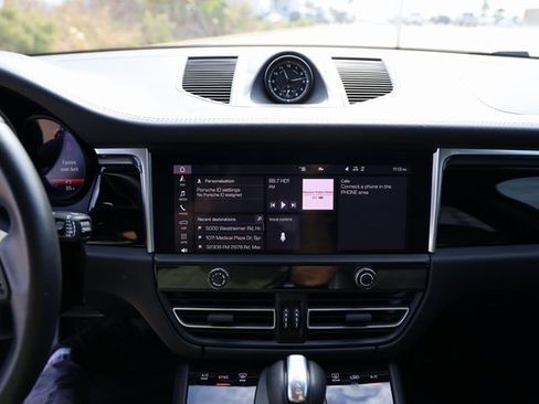 Used 2022 Porsche Macan image 19