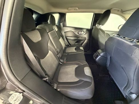 Used 2014 Jeep Cherokee Latitude w/ Cold Weather Group AWD/4WD image 31