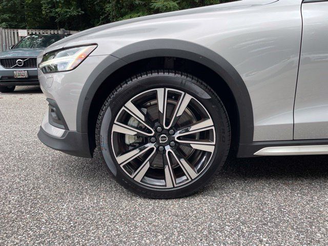 Certified 2025 Volvo V60 B5 Cross Country Ultra AWD/4WD image 25