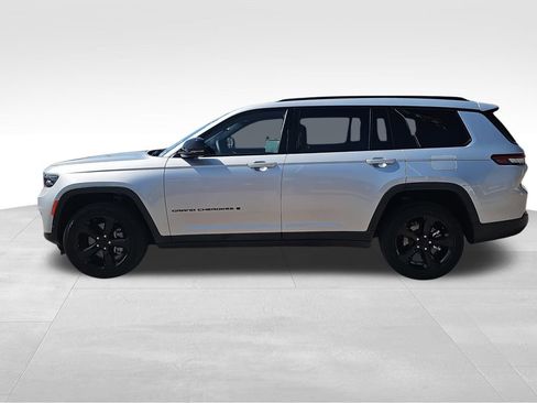 Used 2023 Jeep Grand Cherokee L Laredo image 6