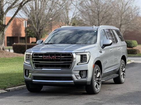Used 2023 GMC Yukon SLT AWD/4WD image 2